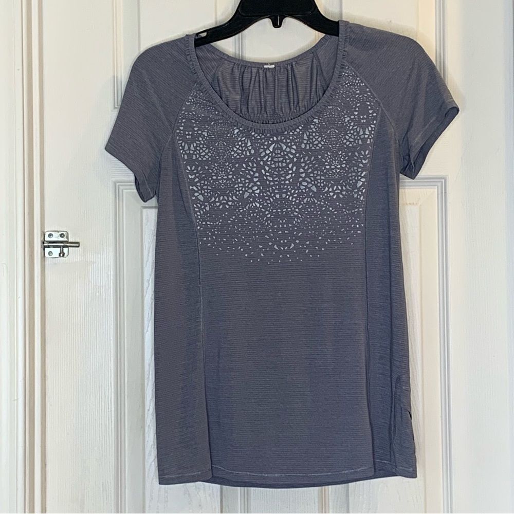 Lululemon Run Wild Short Sleeve Tech Tee Shirt Heathered Gray Size 8